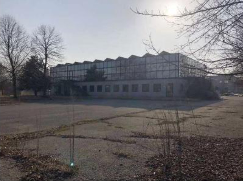 Capannone con vasto laboratorio su due livelli