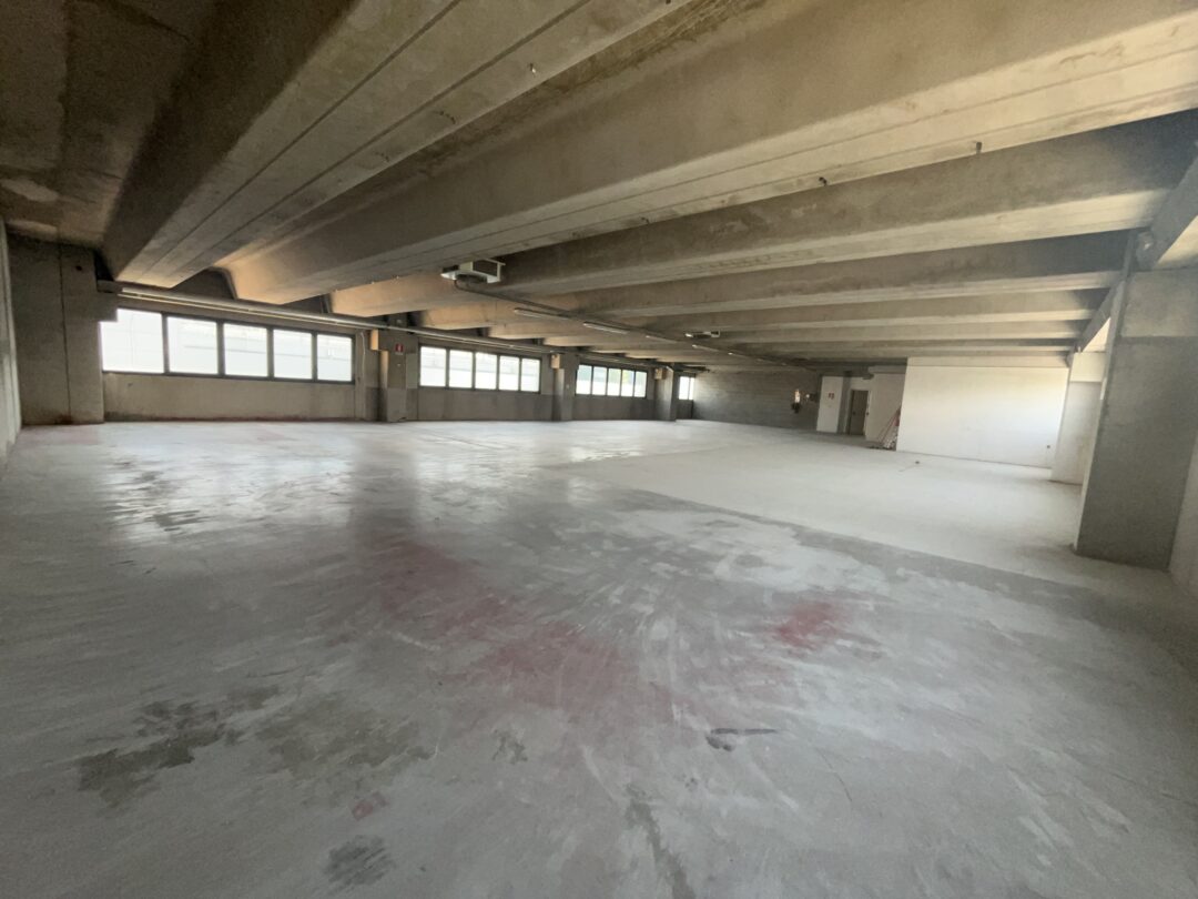 Capannone open space trasformabile in uffici – Via Cadorna 27 - immagine 3
