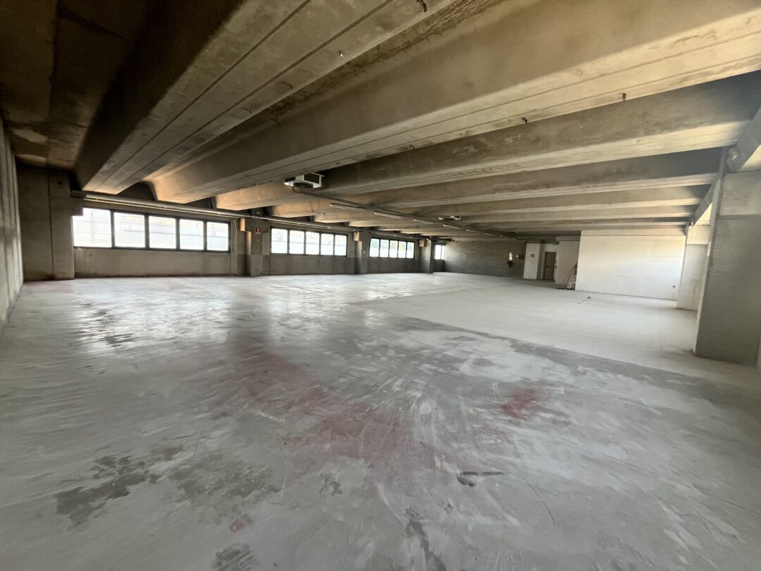 Capannone open space trasformabile in uffici – Via Cadorna 27 - immagine 4
