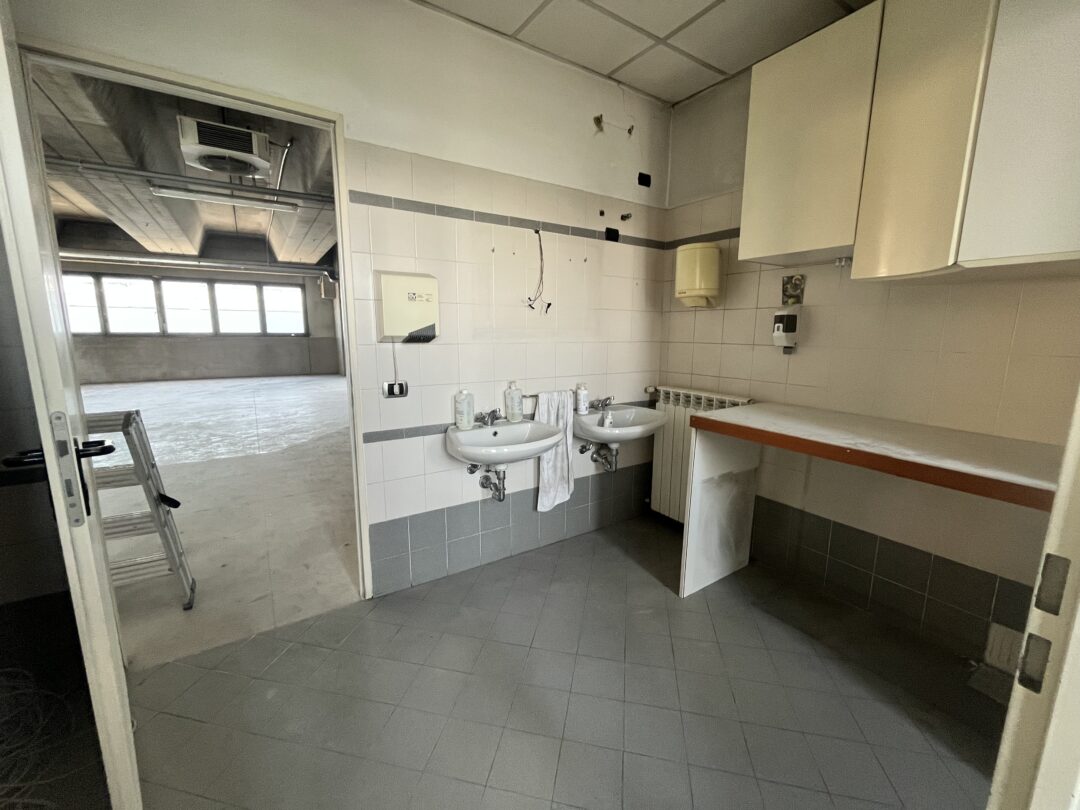 Capannone open space trasformabile in uffici – Via Cadorna 27 - immagine 15
