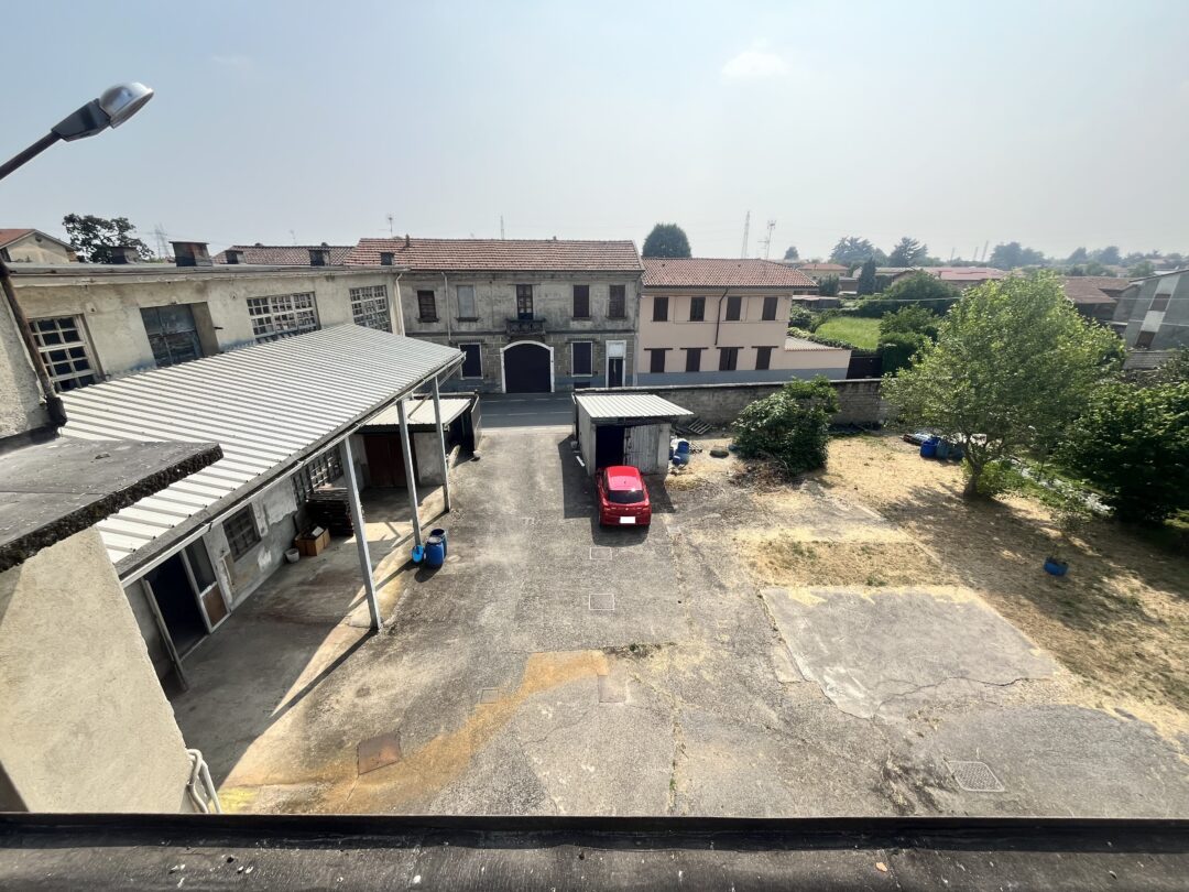 PALAZZINA INDIPENDENTE (EX CONCERIA ESENTE DA BONIFICA) — DA RISTRUTTURARE