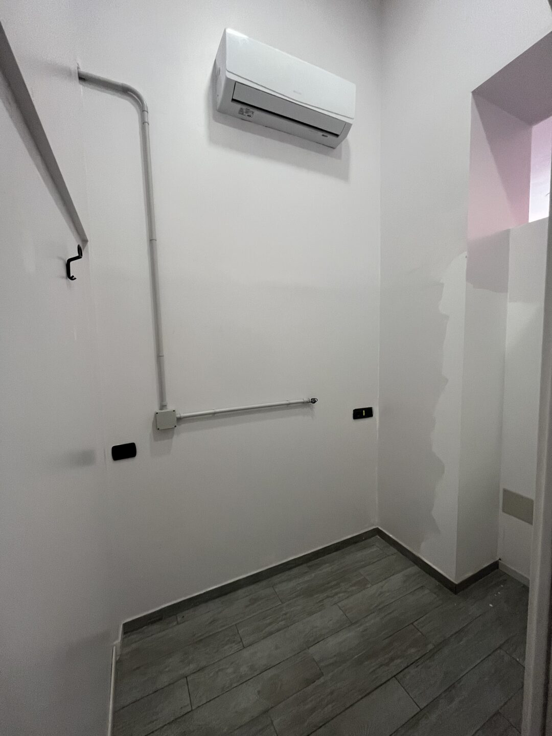 Negozio con vetrina in affitto – 35 mq – Ottimo stato - immagine 9
